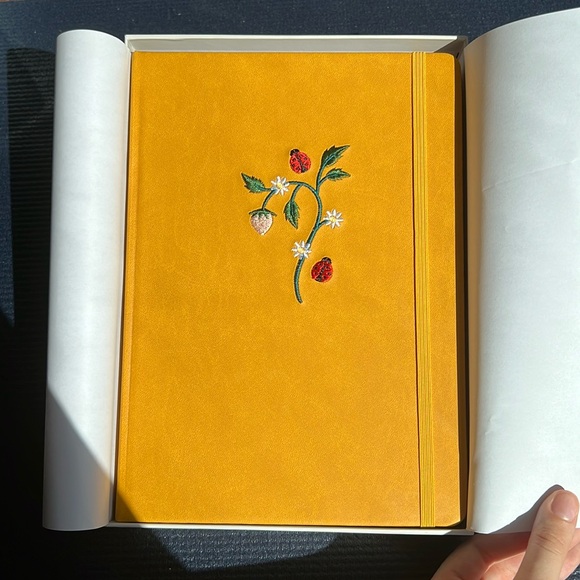 ARCHER AND OLIVE DOT GRID NOTEBOOK + STILL IN BOX 🐞💐 - Picture 5 of 6